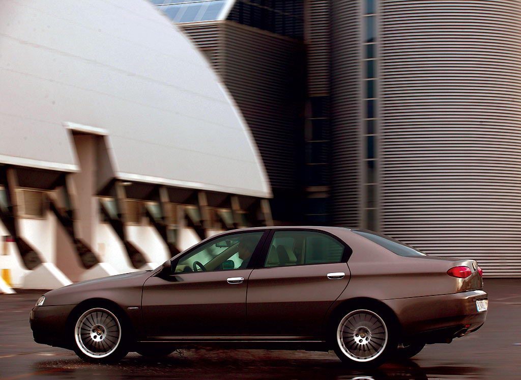 Alfa Romeo 166 2003 003.jpg